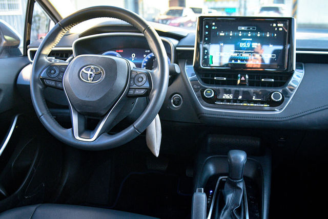 TOYOTA豐田 COROLLA ALTIS HYBRID  第5張相片