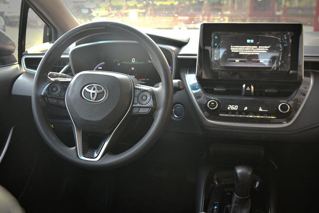 TOYOTA豐田 COROLLA ALTIS HYBRID  第4張相片