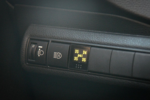 TOYOTA豐田 COROLLA ALTIS HYBRID  第8張相片