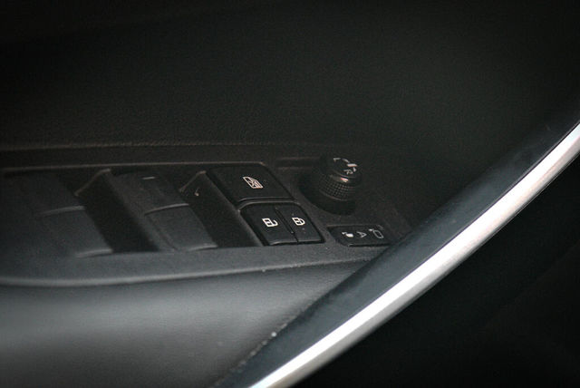 TOYOTA豐田 COROLLA ALTIS HYBRID  第9張相片