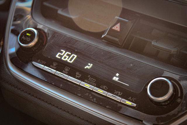 TOYOTA豐田 COROLLA ALTIS HYBRID  第12張相片