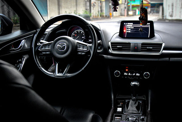 MAZDA馬自達 MAZDA 3  第5張相片