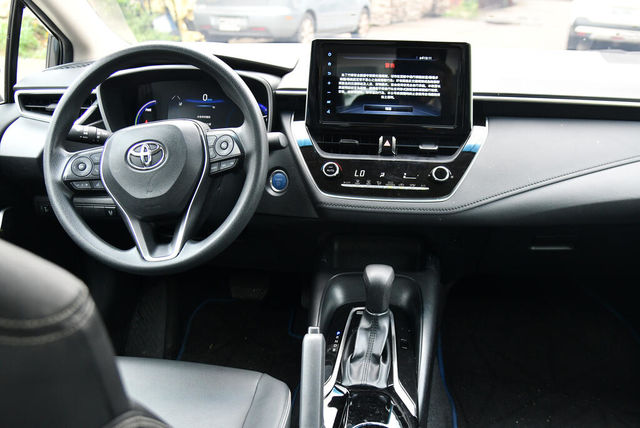 TOYOTA豐田 COROLLA ALTIS HYBRID  第4張相片