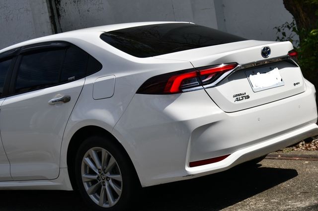TOYOTA豐田 COROLLA ALTIS HYBRID  第3張相片