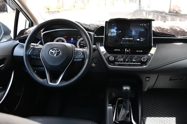 TOYOTA豐田 COROLLA ALTIS HYBRID  第4張相片