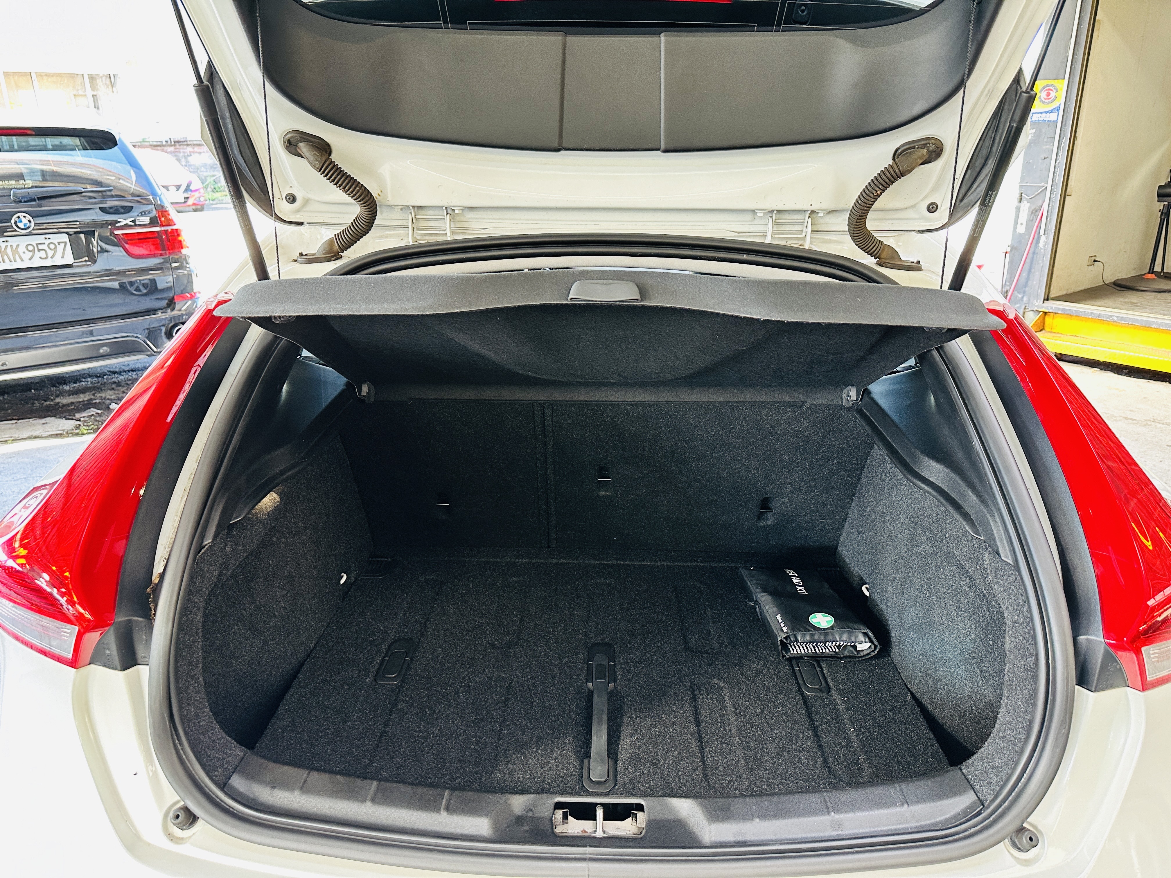 2014 Volvo V40 T4 旗艦版 ｜ACC跟車｜自動停車  第6張相片