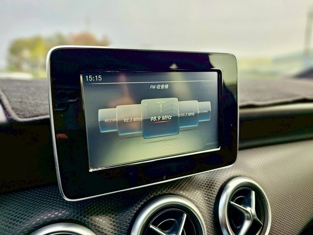 M-BENZ賓士 A180  第8張相片