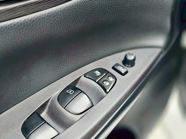 NISSAN日產 TIIDA  第10張相片