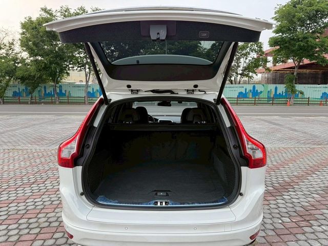 VOLVO富豪 XC60  第7張相片