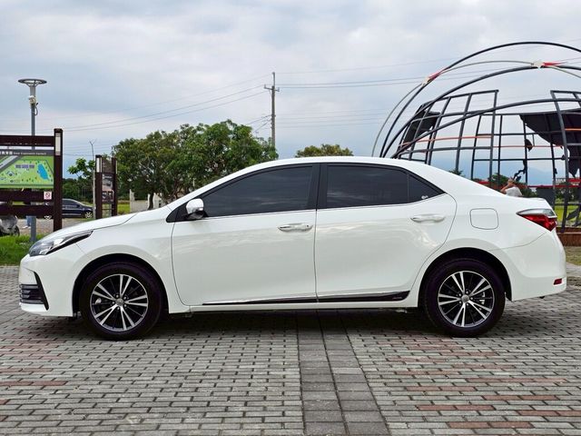 TOYOTA豐田 ALTIS  第3張相片