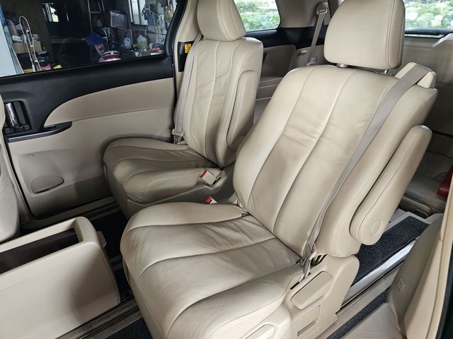 TOYOTA豐田 PREVIA  第4張相片