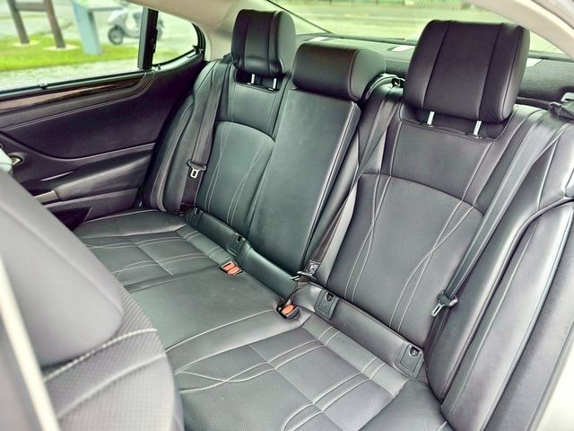 LEXUS凌志 ES300H  第6張相片