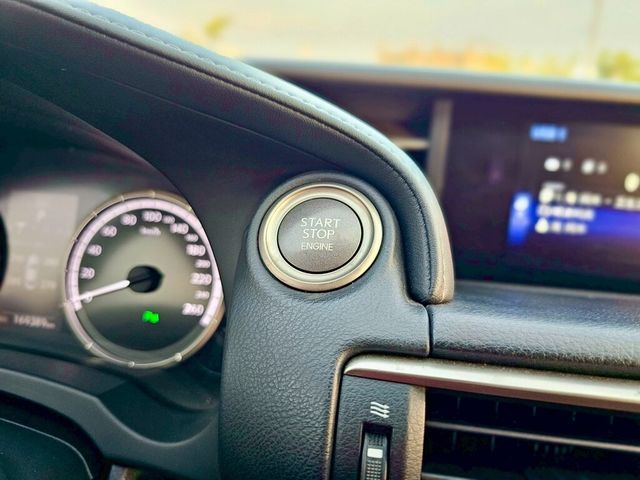 LEXUS凌志 RC200T  第16張相片