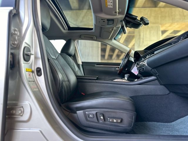 LEXUS凌志 ES300H  第15張相片