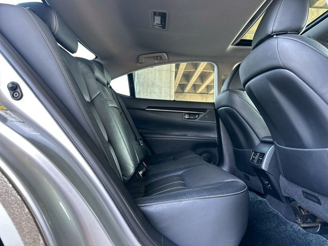 LEXUS凌志 ES300H  第16張相片