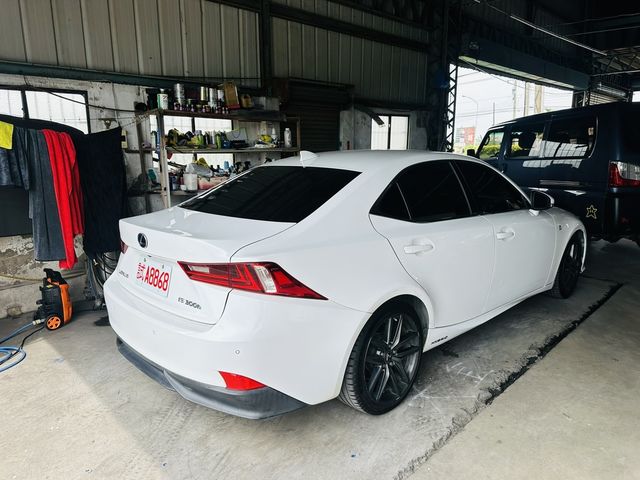 LEXUS凌志 IS 300H  第2張相片