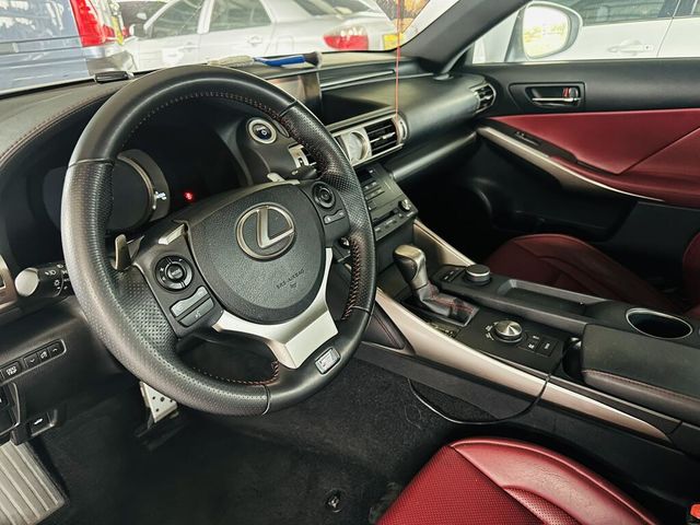 LEXUS凌志 IS 300H  第5張相片