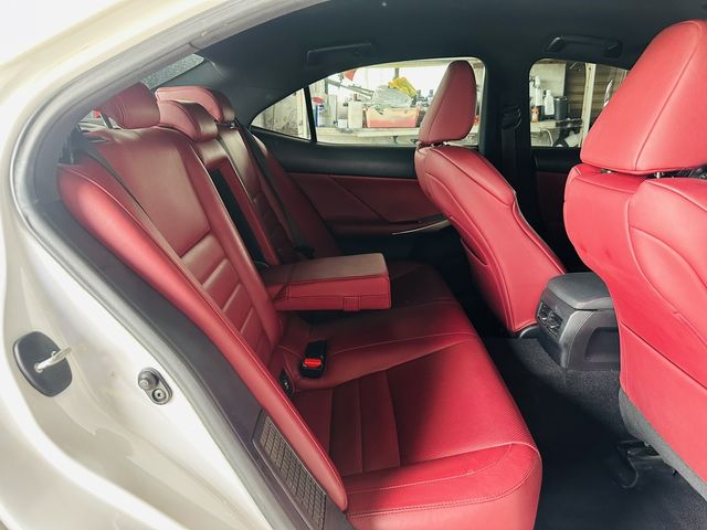 LEXUS凌志 IS 300H  第6張相片