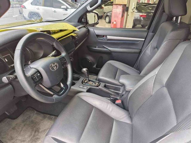 HILUX 2.8  第8張相片