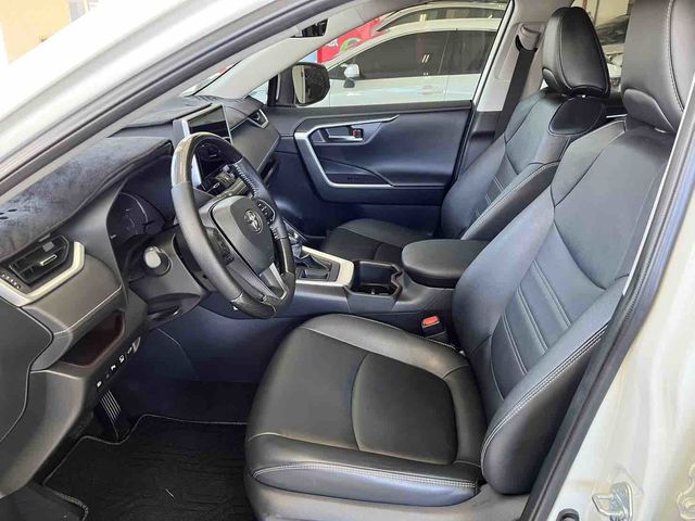 RAV4 2.0  第8張相片