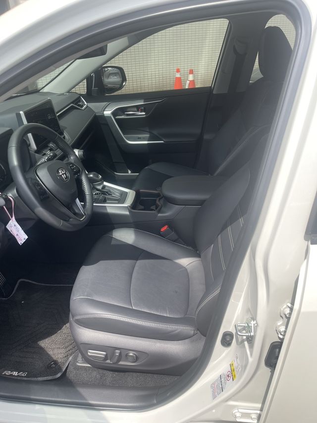 RAV4 2.0  第8張相片