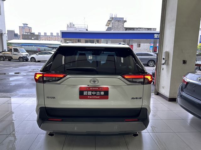 RAV4 2.0  第6張相片