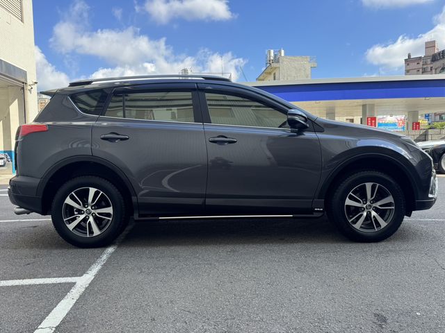 RAV4 2.5  第4張相片