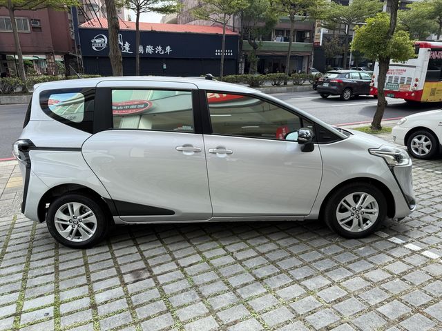 SIENTA 1.8  第4張相片