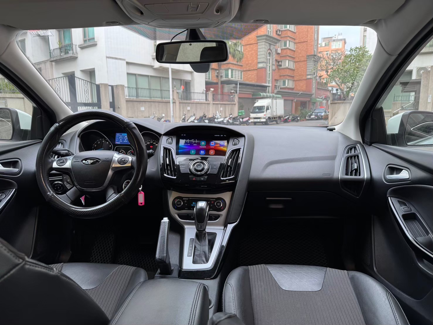 2014 Ford Focus 5D 2.0汽油運動型 實車實價  第6張相片