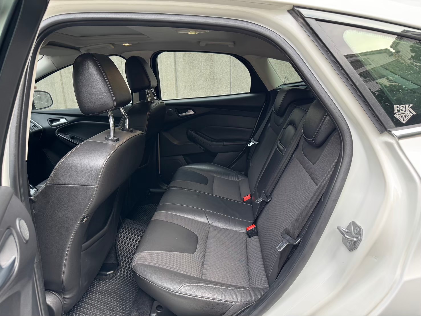 2014 Ford Focus 5D 2.0汽油運動型 實車實價  第7張相片