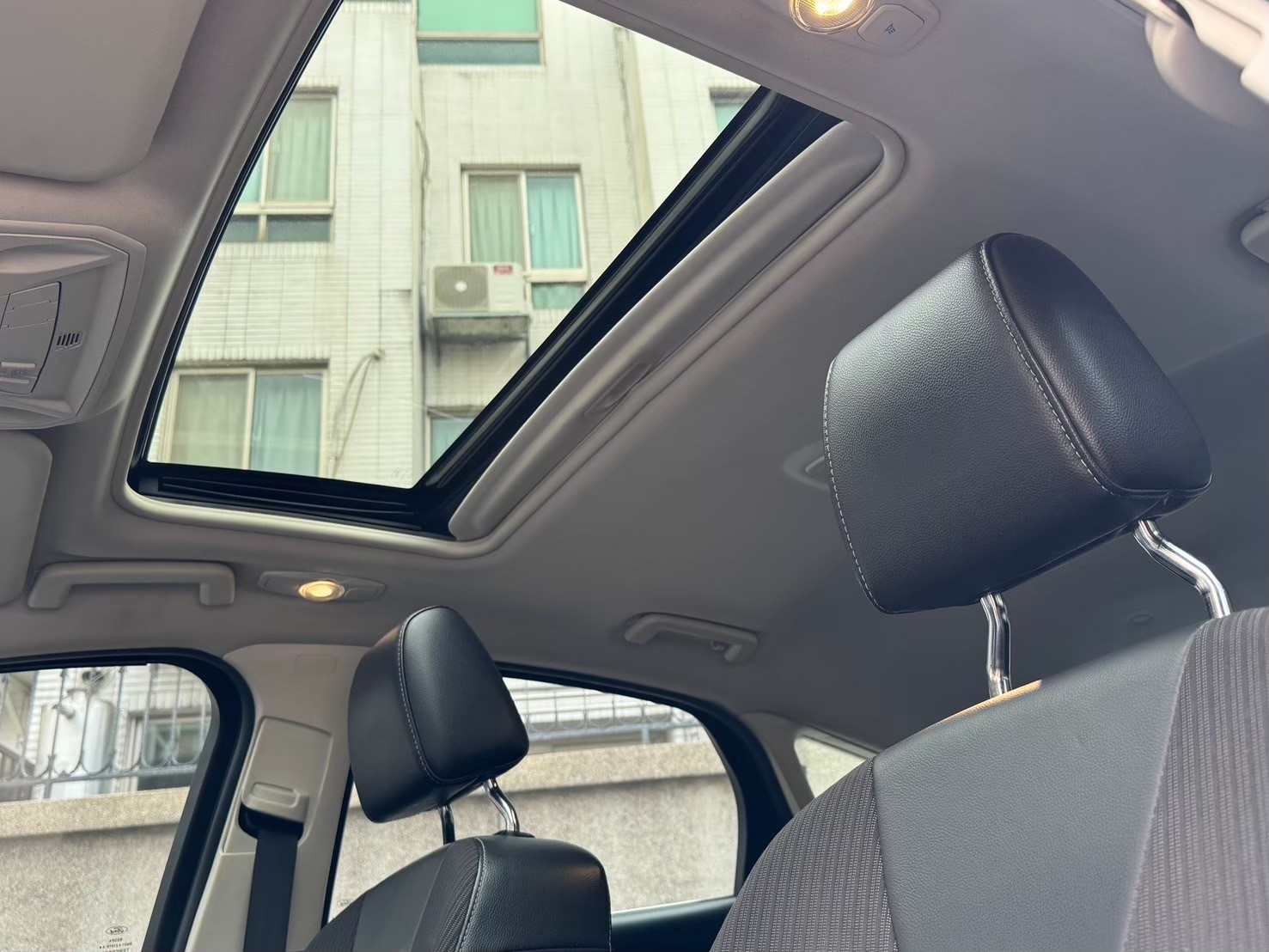 2014 Ford Focus 5D 2.0汽油運動型 實車實價  第8張相片