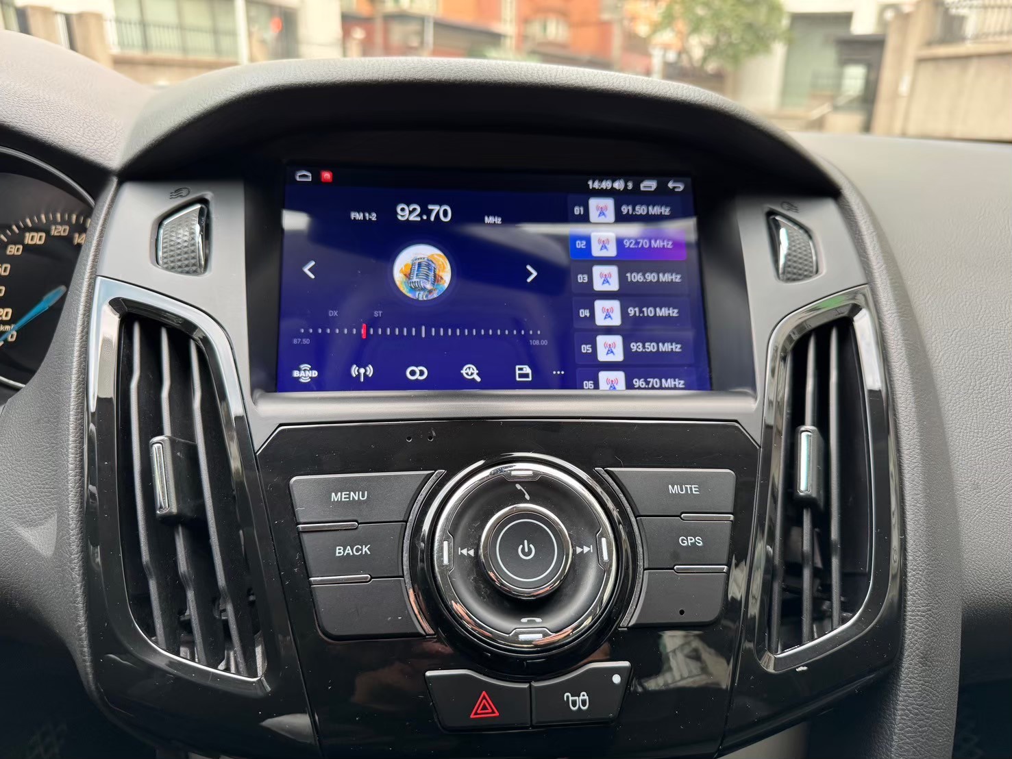 2014 Ford Focus 5D 2.0汽油運動型 實車實價  第11張相片