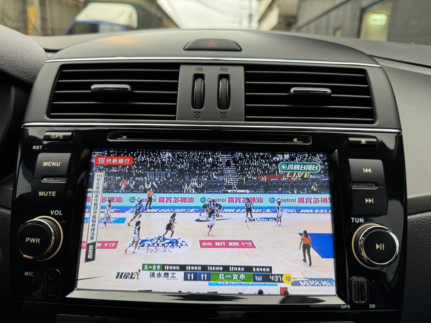 2014年TIIDA 5D 白 里程跑6萬 漂亮車 認證漂亮車  第8張相片
