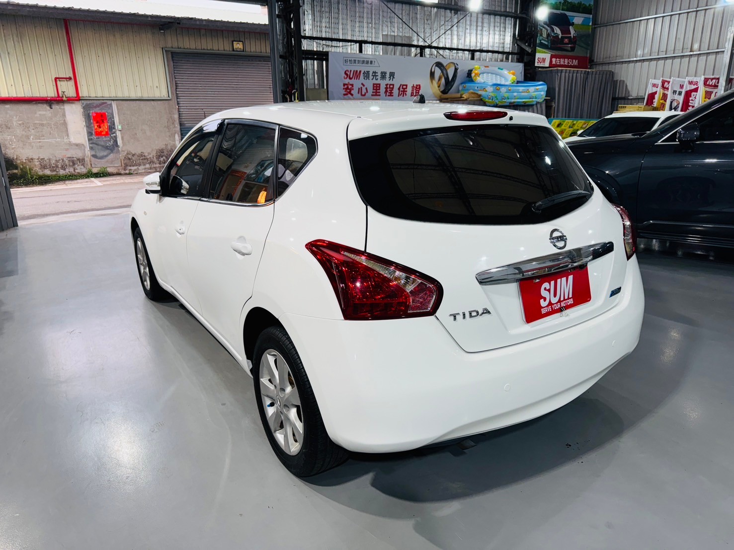 2014年TIIDA 5D 白 里程跑6萬 漂亮車 認證漂亮車  第15張相片