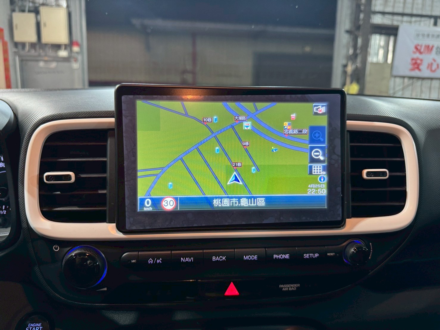 2022年 HYUNDAI VENUE/年Venue GLB 懷特黑B&W里程實跑2萬多/全車原版件/ACC跟車/衛星導航/倒車影像/車道偏離/車道維持  第9張相片