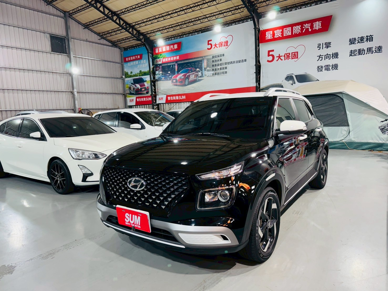 2022年 HYUNDAI VENUE/年Venue GLB 懷特黑B&W里程實跑2萬多/全車原版件/ACC跟車/衛星導航/倒車影像/車道偏離/車道維持  第19張相片
