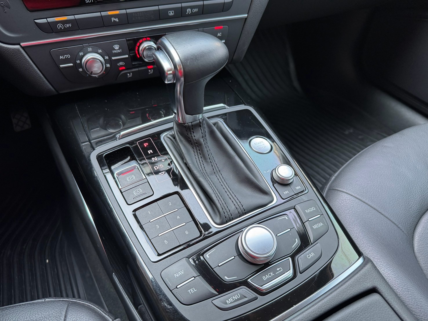 2013 AUDI A6 S-LINE//啟動保固/大包/天窗/摸門解鎖/倒車影像/衛星導航/里程實跑10萬公里/左右獨立恆溫  第7張相片