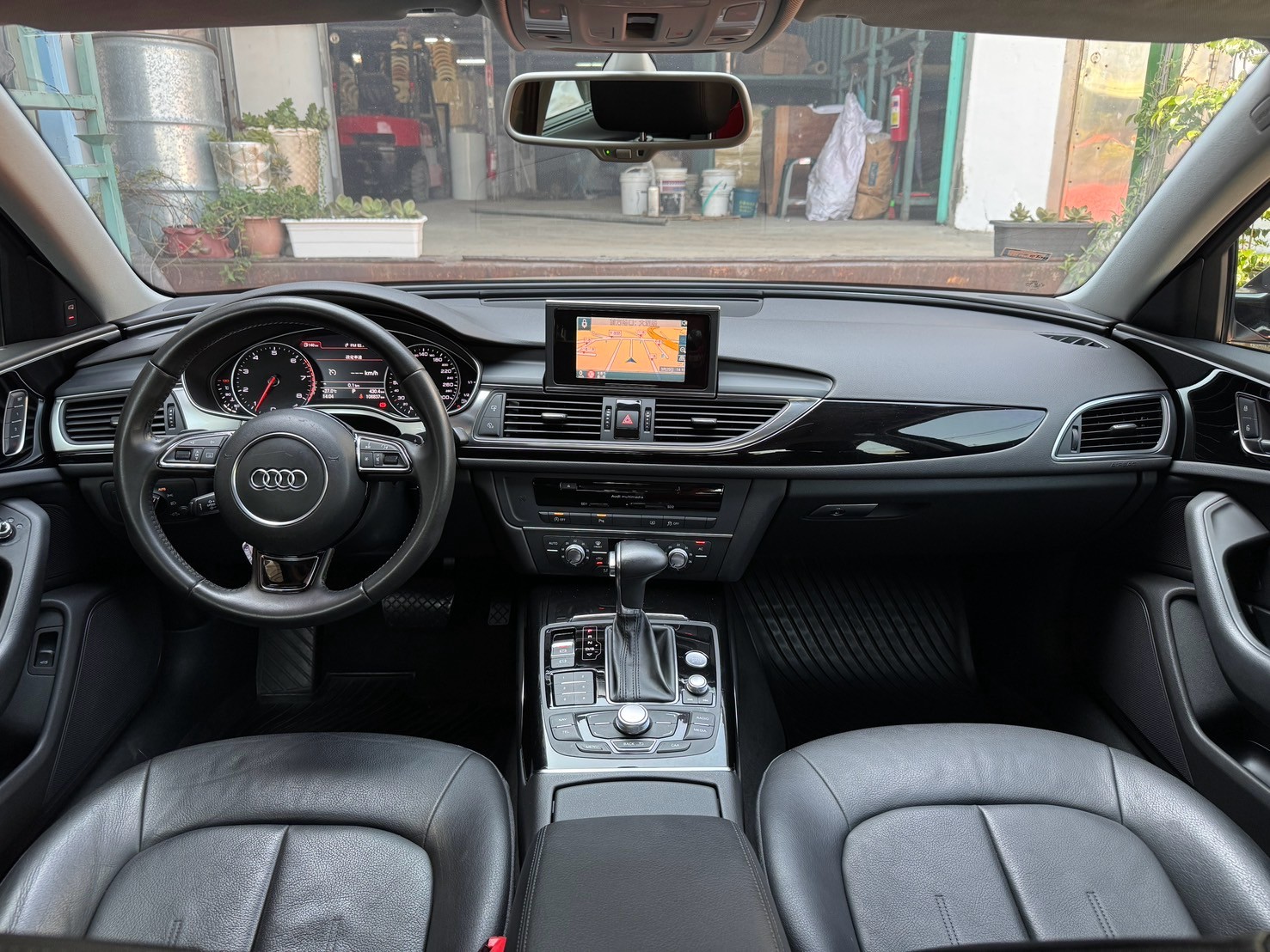 2013 AUDI A6 S-LINE//啟動保固/大包/天窗/摸門解鎖/倒車影像/衛星導航/里程實跑10萬公里/左右獨立恆溫  第12張相片