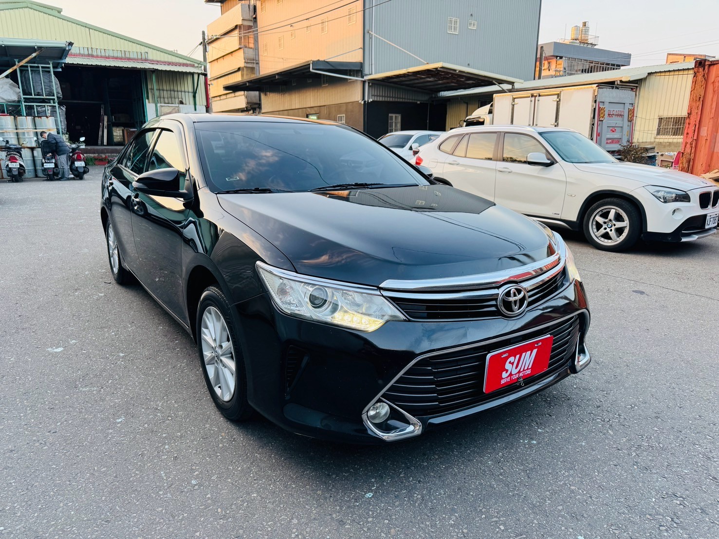 2016年豐田舒適神車Camry 2.0 /方向盤快控鍵/ 恆溫空調  /分區溫控 /煞車力道分配系統 / 電子煞車力道輔助系統 / ISOFIX兒童安全椅固定  /兒童安全鎖  第1張相片