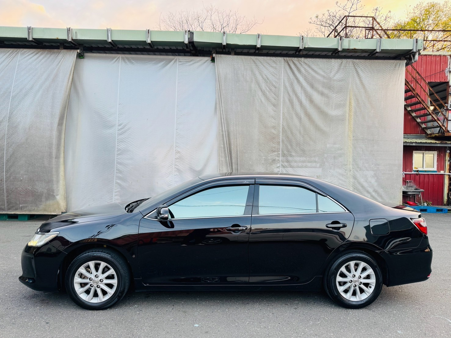 2016年豐田舒適神車Camry 2.0 /方向盤快控鍵/ 恆溫空調  /分區溫控 /煞車力道分配系統 / 電子煞車力道輔助系統 / ISOFIX兒童安全椅固定  /兒童安全鎖  第15張相片