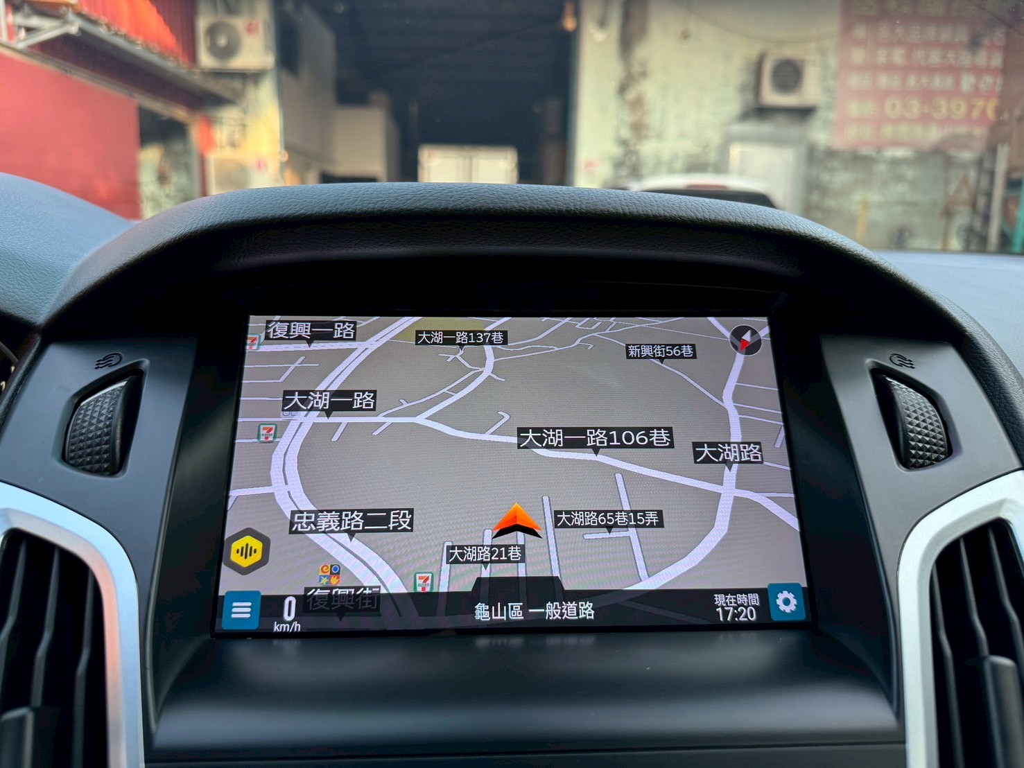 2016年3.5代福特FORD  FOCUS 5D 馬丁頭/實跑7萬多公里/定速/安卓機大螢幕/衛星導航/倒車影像/實車實價可全貸  第7張相片