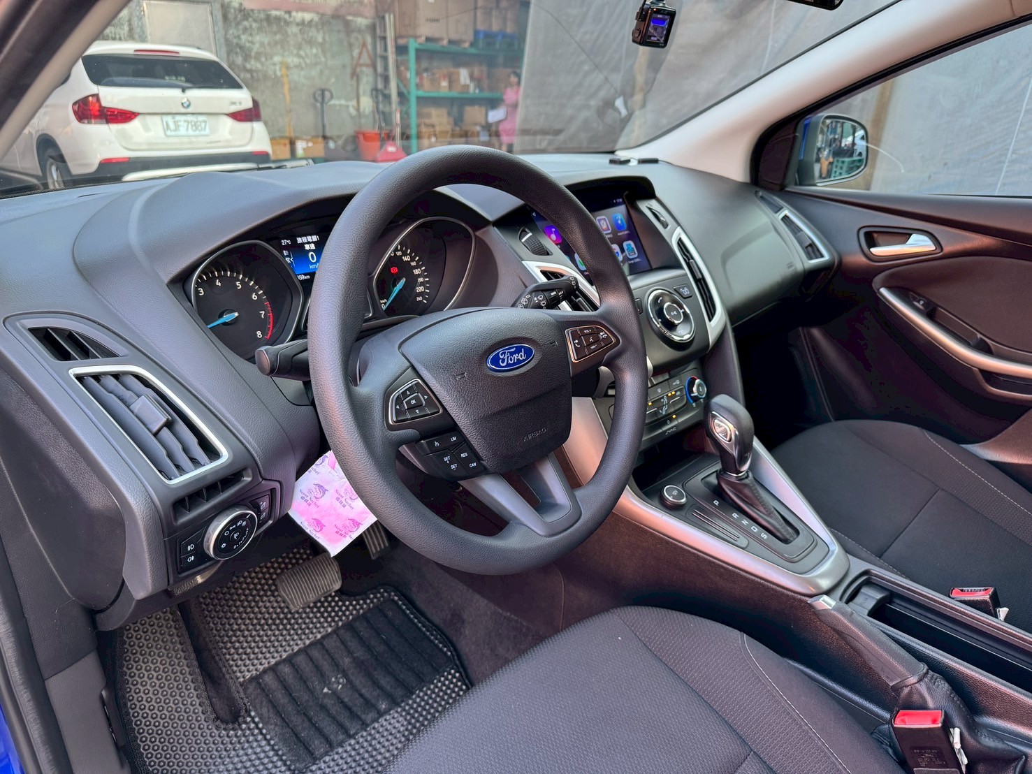 2016年3.5代福特FORD  FOCUS 5D 馬丁頭/實跑7萬多公里/定速/安卓機大螢幕/衛星導航/倒車影像/實車實價可全貸  第13張相片