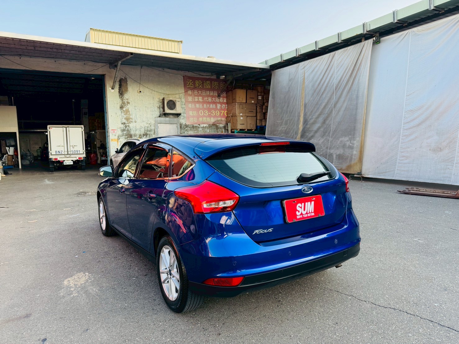 2016年3.5代福特FORD  FOCUS 5D 馬丁頭/實跑7萬多公里/定速/安卓機大螢幕/衛星導航/倒車影像/實車實價可全貸  第17張相片
