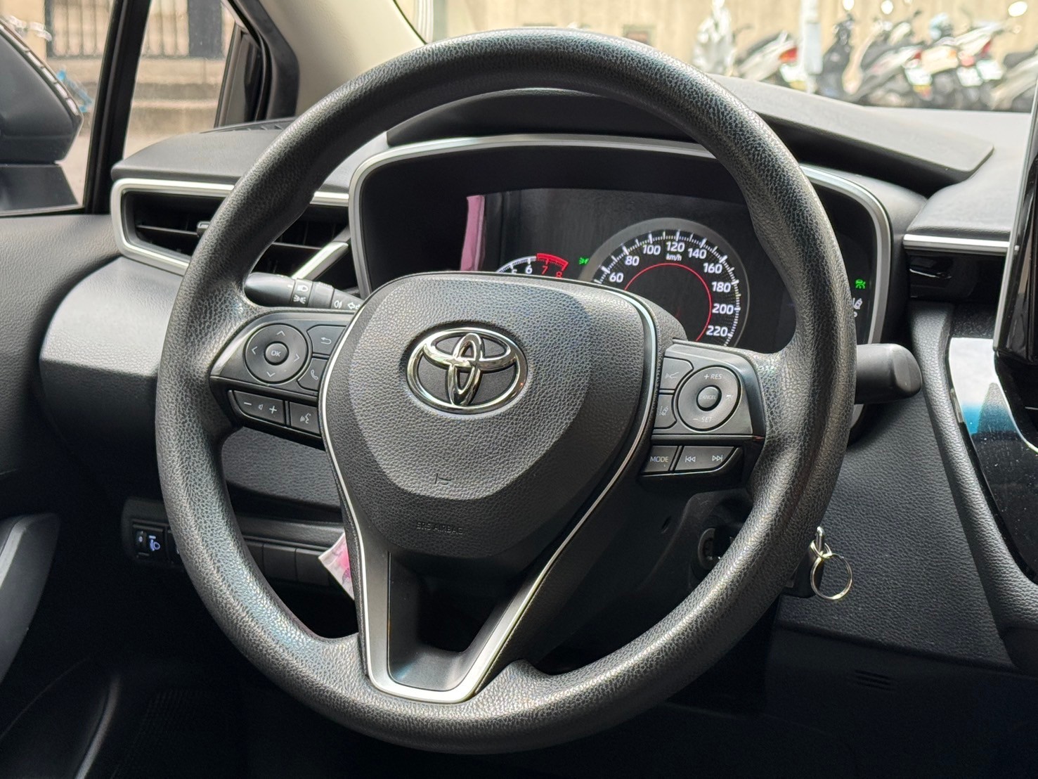 2019年 Toyota Altis 灰色 尊爵版 認證車 無話術 實車實價歡迎賞車  第2張相片