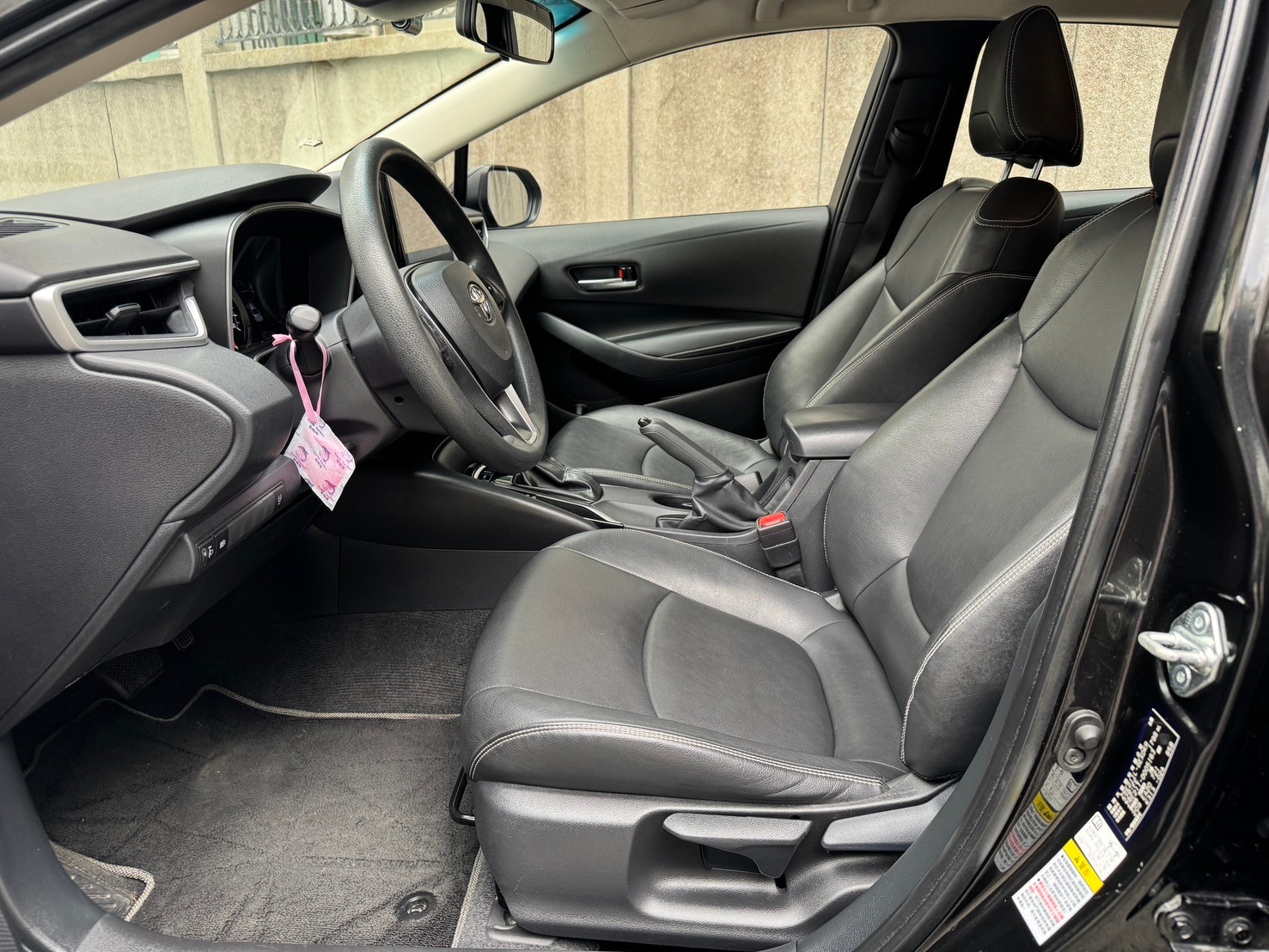 2019年 Toyota Altis 灰色 尊爵版 認證車 無話術 實車實價歡迎賞車  第7張相片