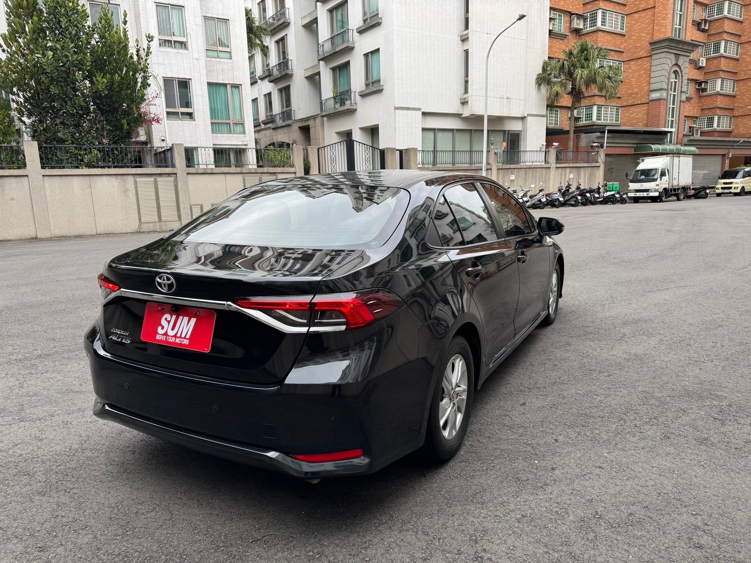 2019年 Toyota Altis 灰色 尊爵版 認證車 無話術 實車實價歡迎賞車  第10張相片