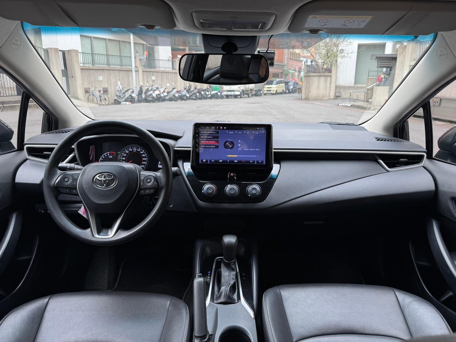 2019年 Toyota Altis 灰色 尊爵版 認證車 無話術 實車實價歡迎賞車  第13張相片