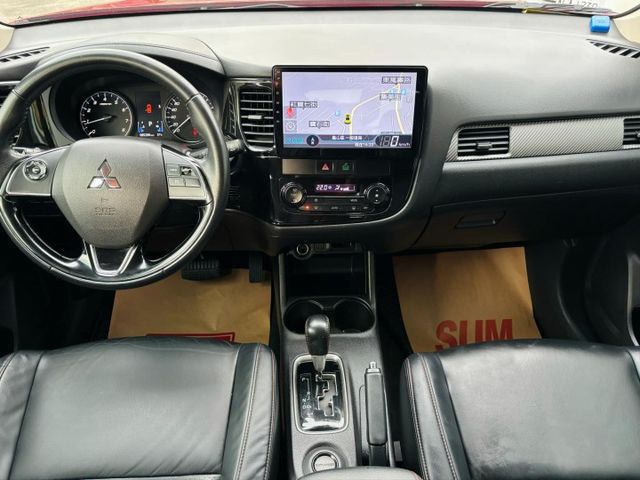 頂級魅力型~僅跑8萬~全車原鈑件~ikey~倒車顯影~衛星導航  第7張相片