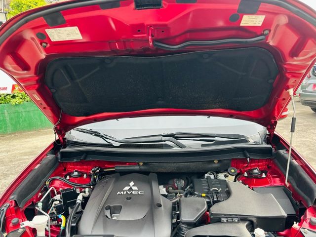 頂級魅力型~僅跑8萬~全車原鈑件~ikey~倒車顯影~衛星導航  第11張相片