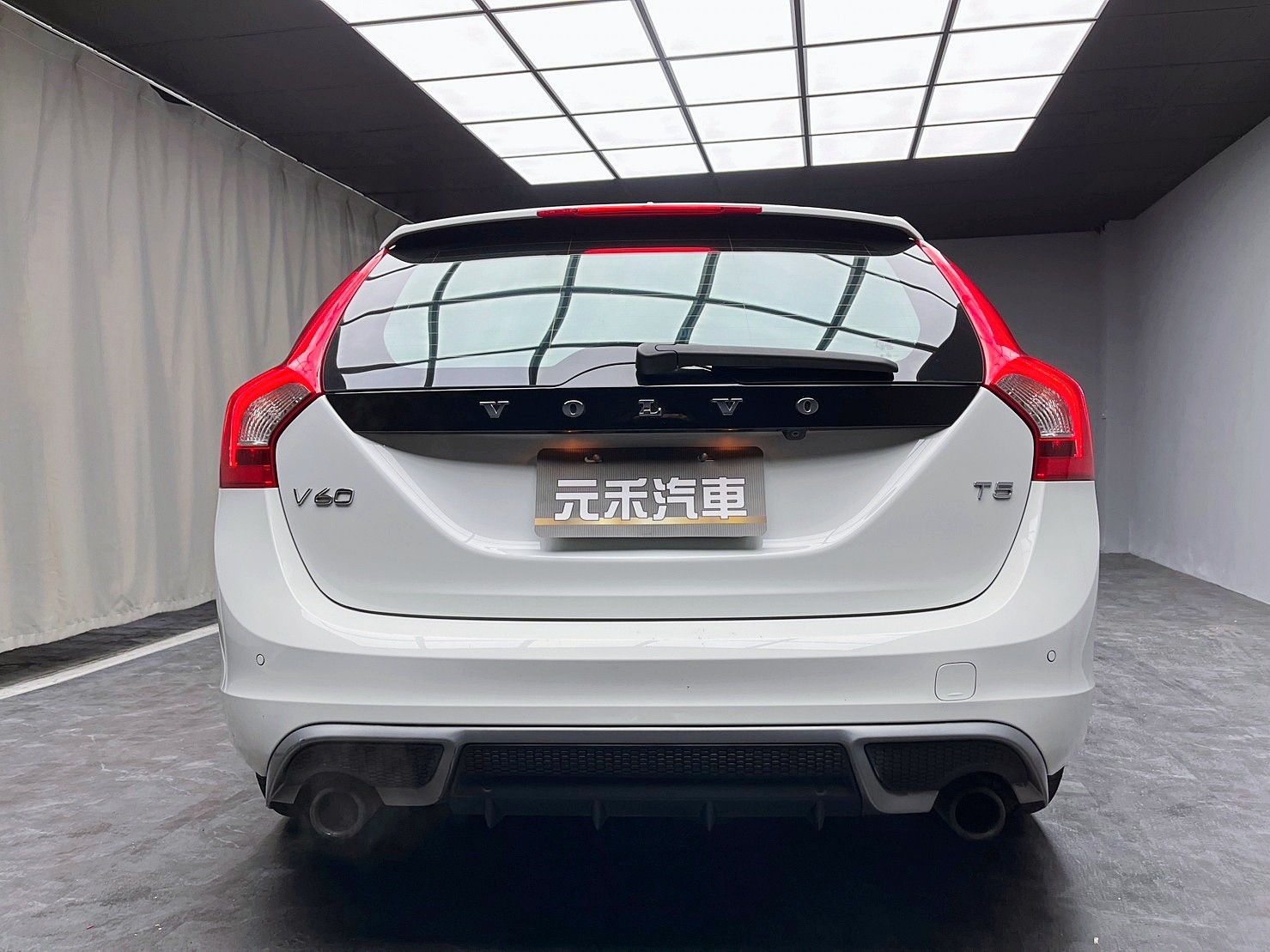 2012年 Vovlo V60  T5 R-Design 旅行車  第4張相片